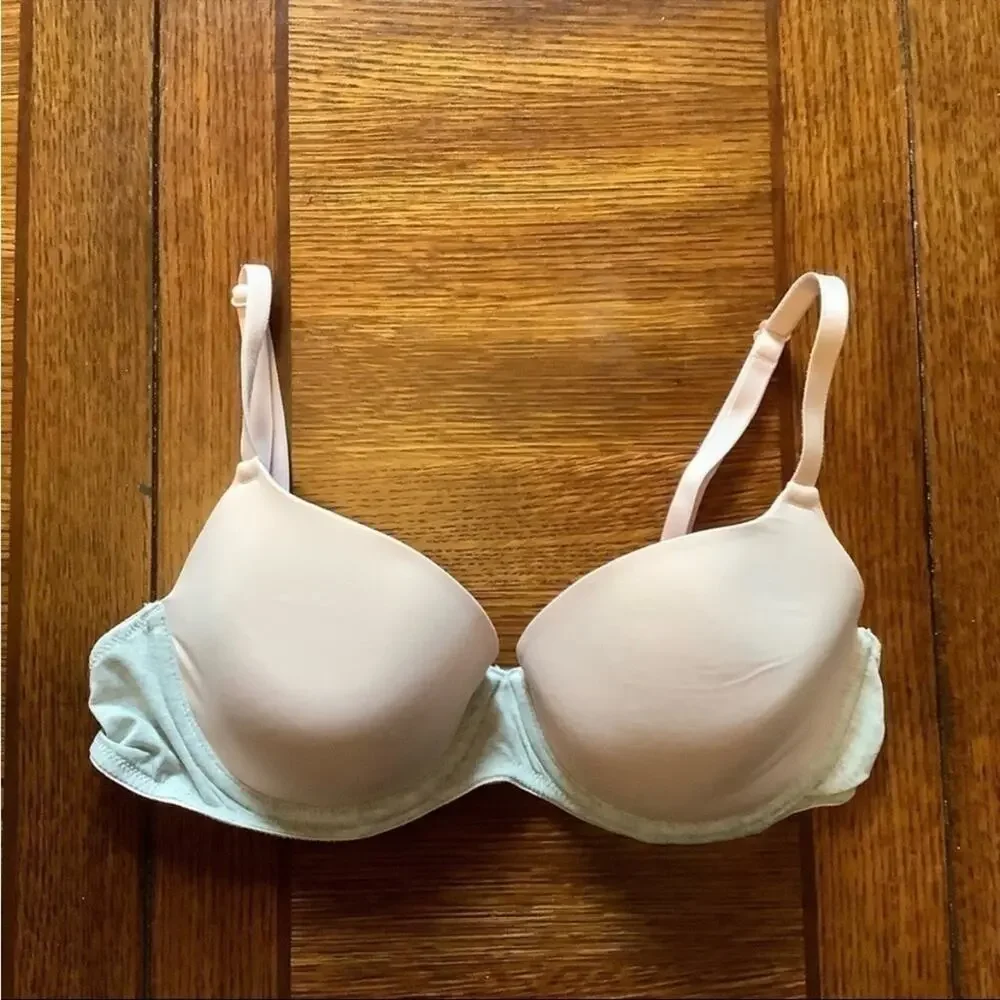 VS PINK Campus Lounge Lightly Lined Wear Everywhere T-Shirt Bra 34B Light Pink